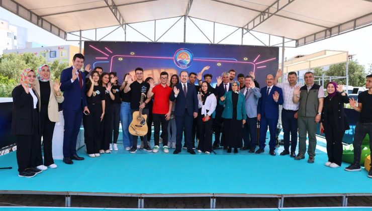 VALİ ALİ HAMZA PEHLİVAN, ‘GENÇ MUHABBET’ GENÇLİK BULUŞMASI PROGRAMINDA, MUT İLÇEMİZDE GENÇLERİMİZLE BİR ARAYA GELDİ