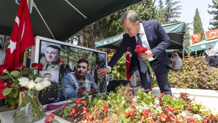 Başkan Seçer, Bayram Arifesinde Şehitliği Ziyaret Etti, Protokolle Bayramlaştı