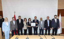 Halkın Başkanı Seçer, Mazbatasını Halkla Birlikte Aldı