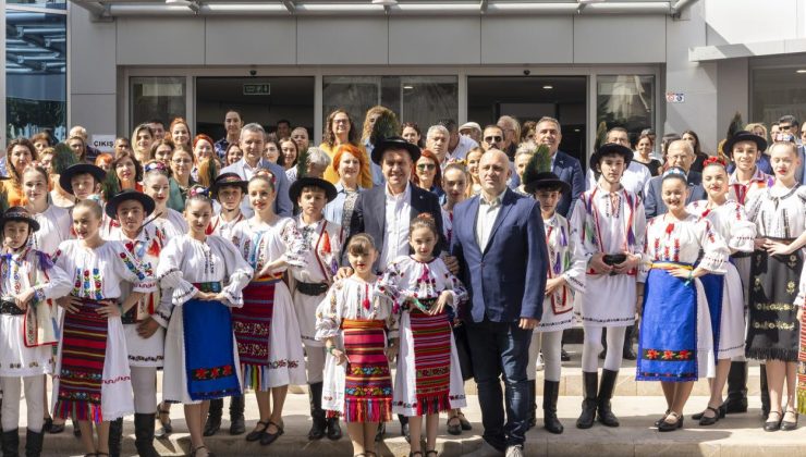 Romanya Halk Dansları Topluluğu’ndan Seçer’e Sürpriz