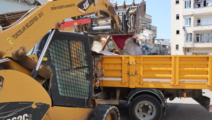  TOROSLAR’DA ÇÖP EVE TEMİZLİK OPERASYON