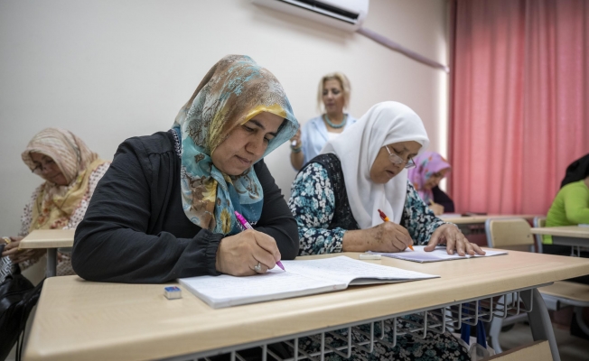 Okuma Yazma Bilmeyen Kadınlara Büyükşehir’den Destek